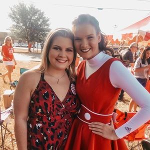 Meet your Posher, Clarke